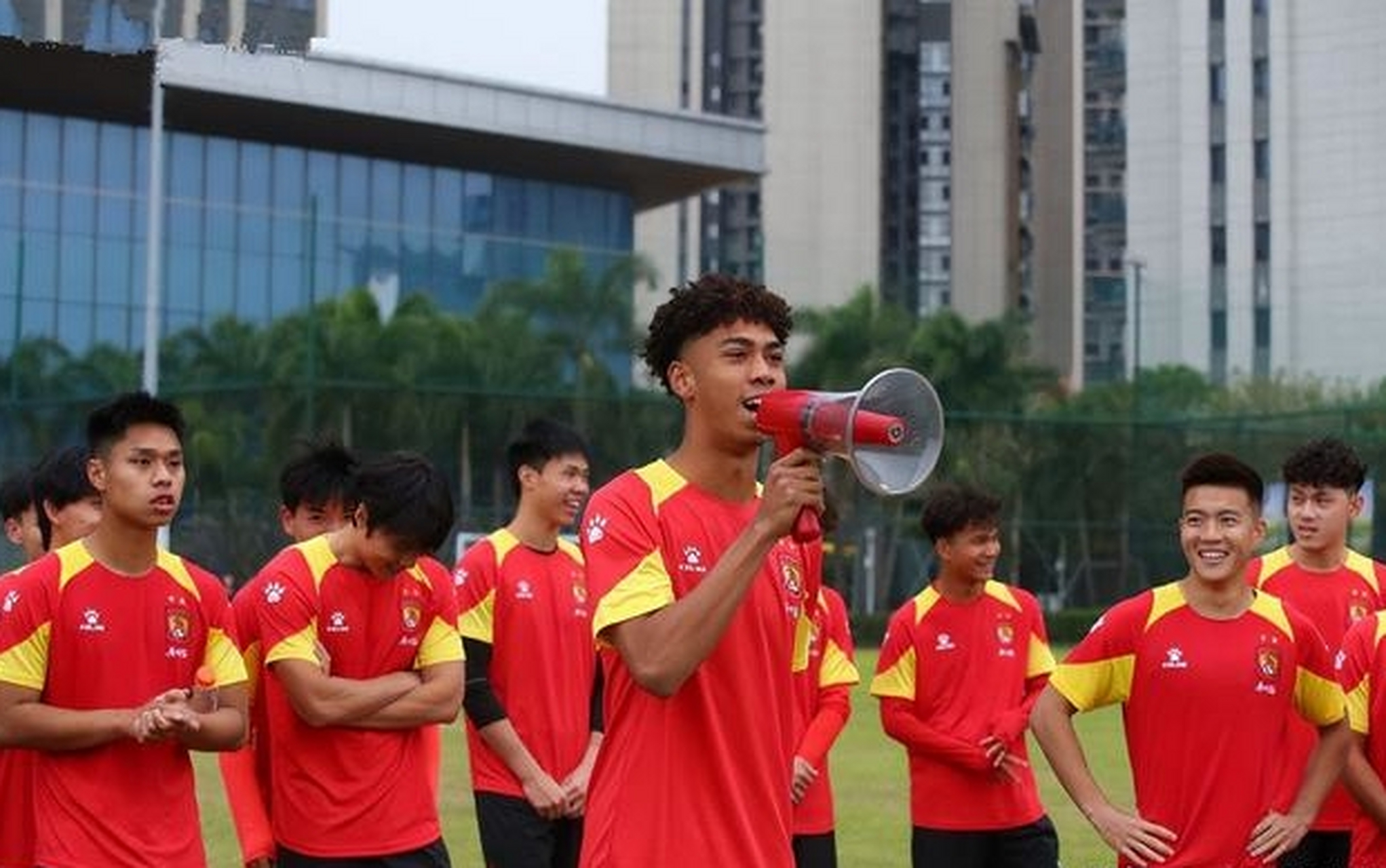 爱游戏体育官网-摩纳哥围绕全明星赛复出首秀凯恩新星赛事规则更新表现惊艳，现场解说直呼：广州队迎CBA常规赛关键赛