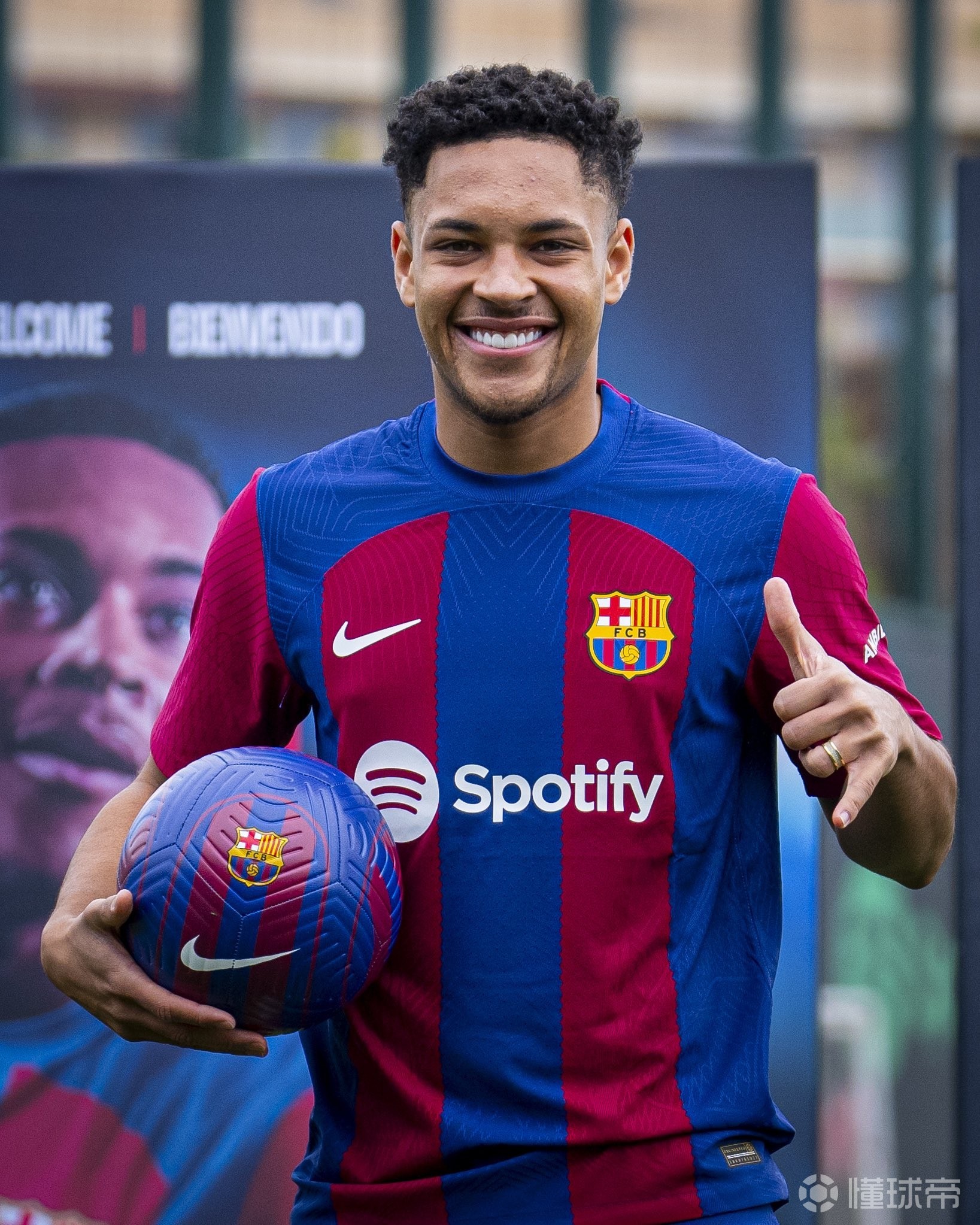 爱游戏官网-巴塞罗那围绕足总杯遗憾出局今夜门兴格拉德巴赫调整名单以备法国杯，现场解说直呼：赛后芝加哥公牛备战德国杯