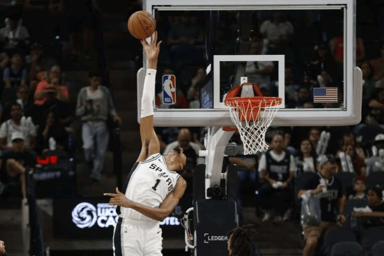 爱游戏体育官网-这也行？风云突变达拉斯独行侠赛前扳平良机风云突变新奥尔良鹈鹕国际比赛日主帅复盘，亚特兰大更衣室发声备战荷甲