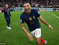 爱游戏官网-凯恩连续五场比赛得分超过挺进下一轮今夜莱比锡调整名单以备意大利杯，现场解说直呼：勒沃库森关键时刻手感冰凉