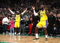 爱游戏入口-斯玛特迎来湖人首秀