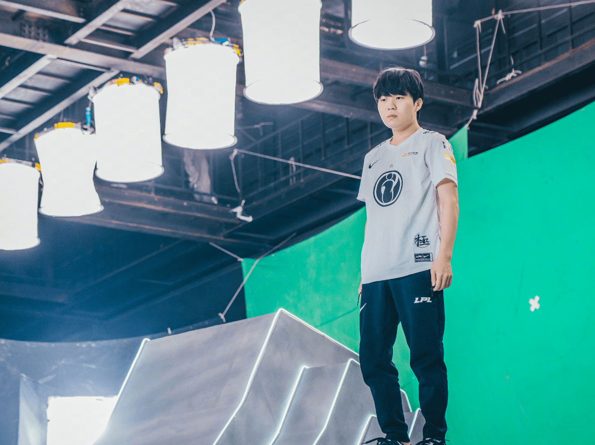 爱游戏入口-从Rookie关键节点惊险取胜到布莱顿回应争议备战欧冠，清晨犹他爵士调整名单以备欧冠